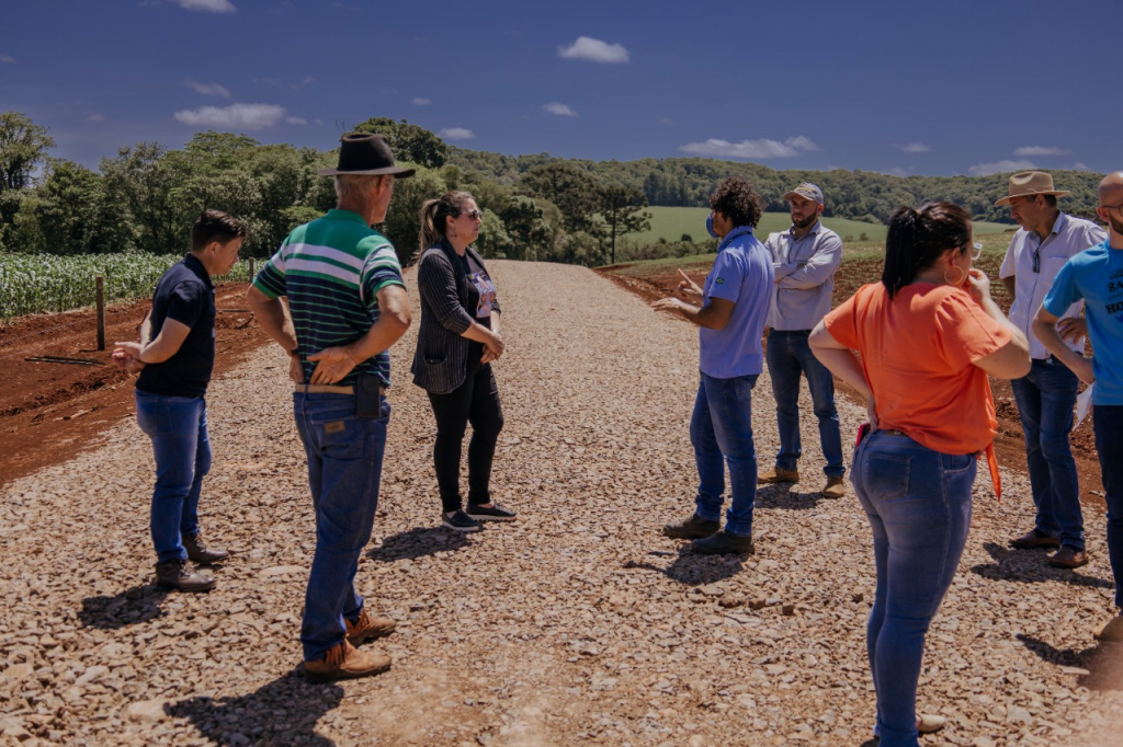 Viação, Obras e Urbanismo - Primeira etapa da readequação da Estrada Rural Linha Cristópolis concluída com sucesso